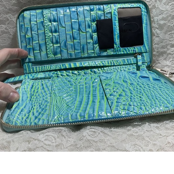 NWT BRAHMIN COTTON CANDY SKYLER CLUTCH, TRAVEL WALLET, PASSPORT HOLDER - Picture 3 of 3